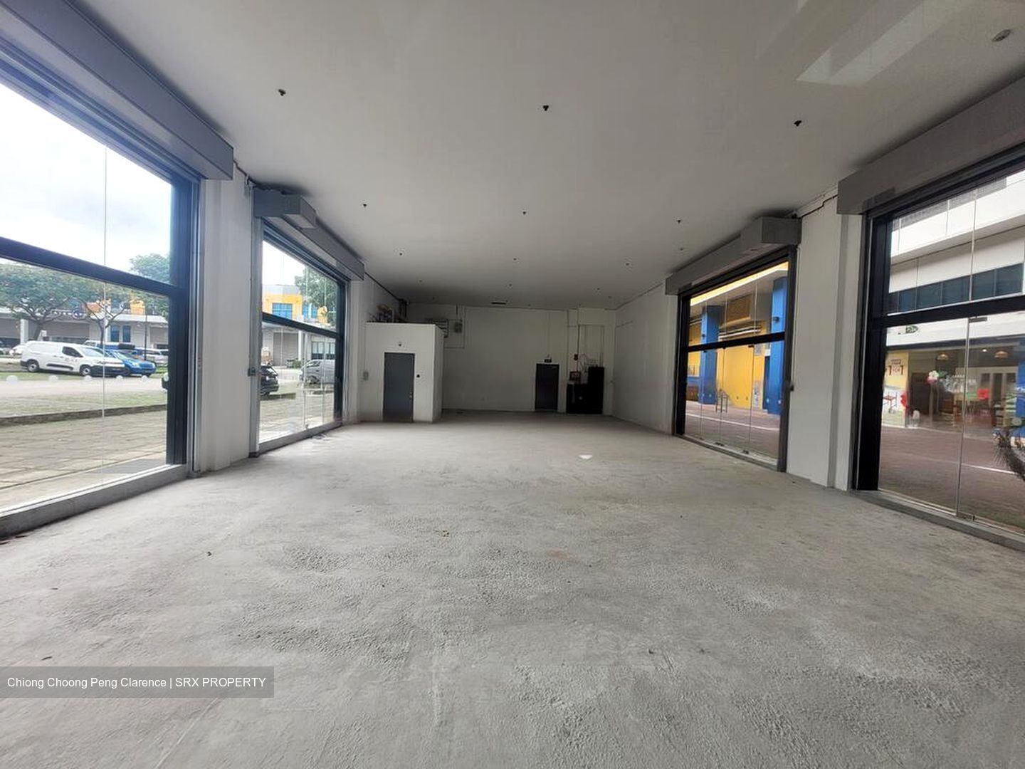 Tradehub 21 (D22), Retail #478688571